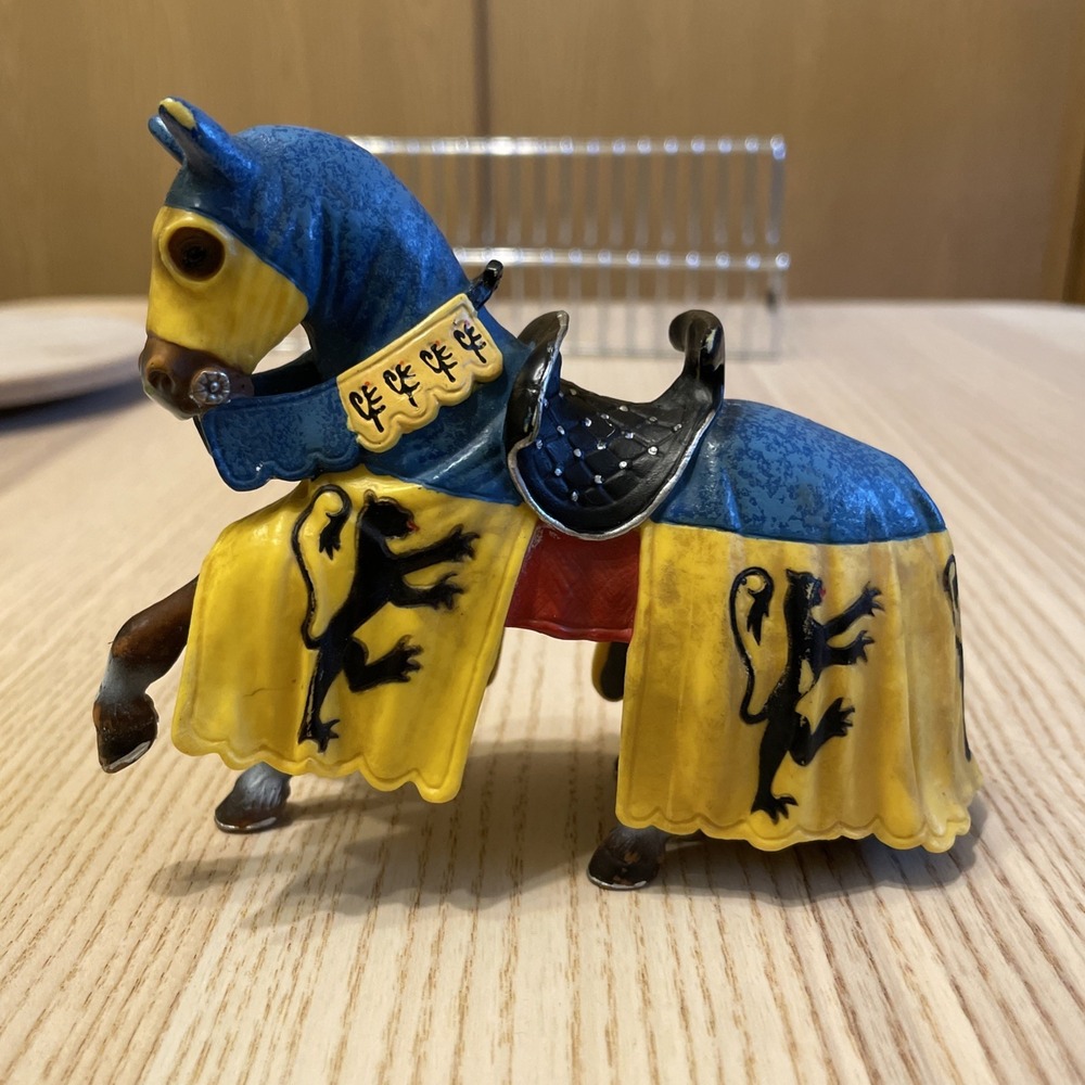 Schleich 2003 Blue Lion Crest World Of Knights Tournament Horse Germany Toy